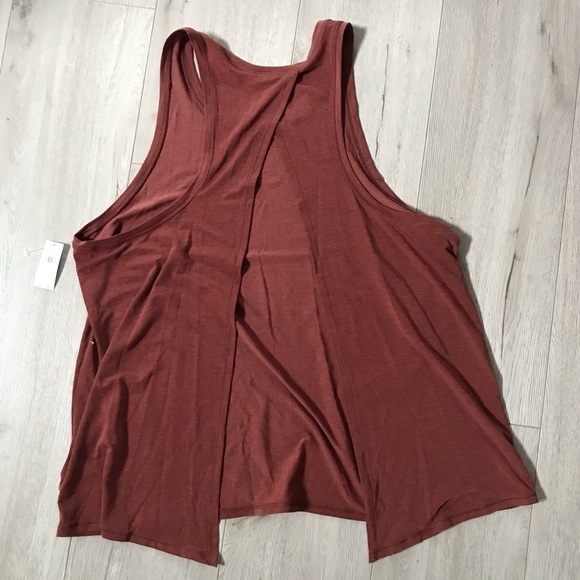 GAP Fit Open Back Tank - Picture 2 of 2
